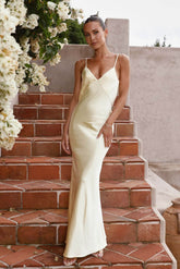 Party centerpiece: Backless, form-fitting, mermaid-style long evening dress