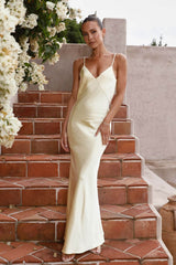 Party centerpiece: Backless, form-fitting, mermaid-style long evening dress