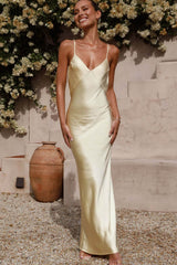 Party centerpiece: Backless, form-fitting, mermaid-style long evening dress