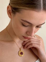 18K Yellow Gold Garnet Pendant Necklace